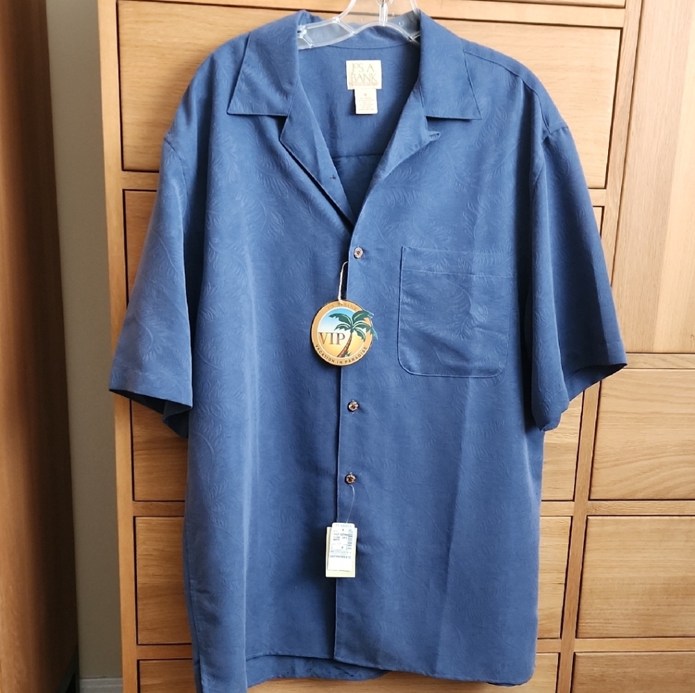 Jos. A. Bank Men's Short-Sleeve Camp Shirt in Deep Blue